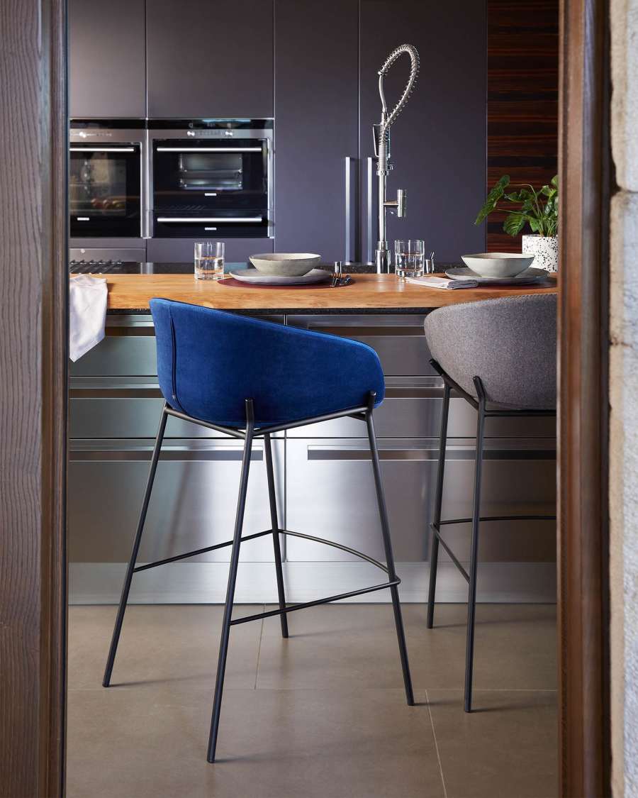 Yvette Barhocker Samt blau und Stahl schwarz Höhe 74 cm