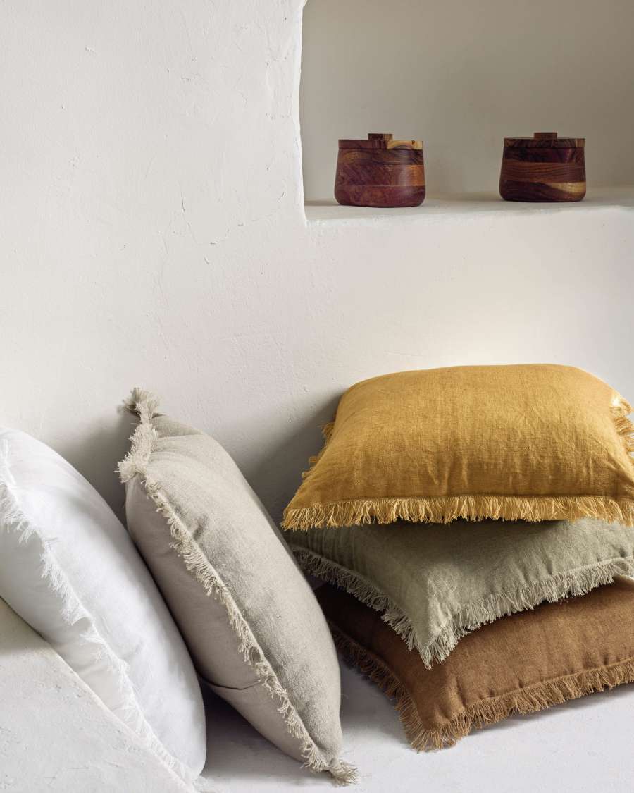 Almira cotton and linen cushion cover with white tassels 45 x 45 cm