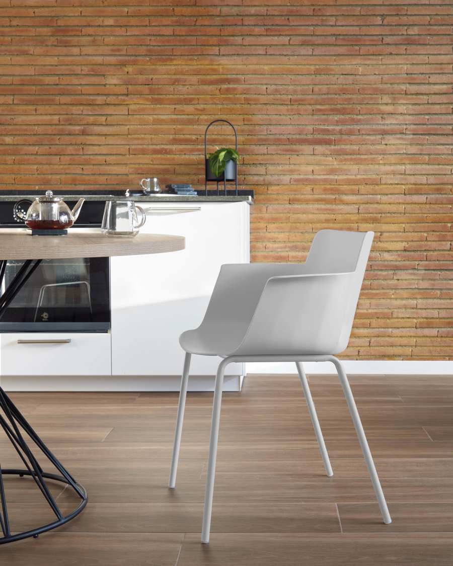 Hannia grey chair with armrests with grey steel legs