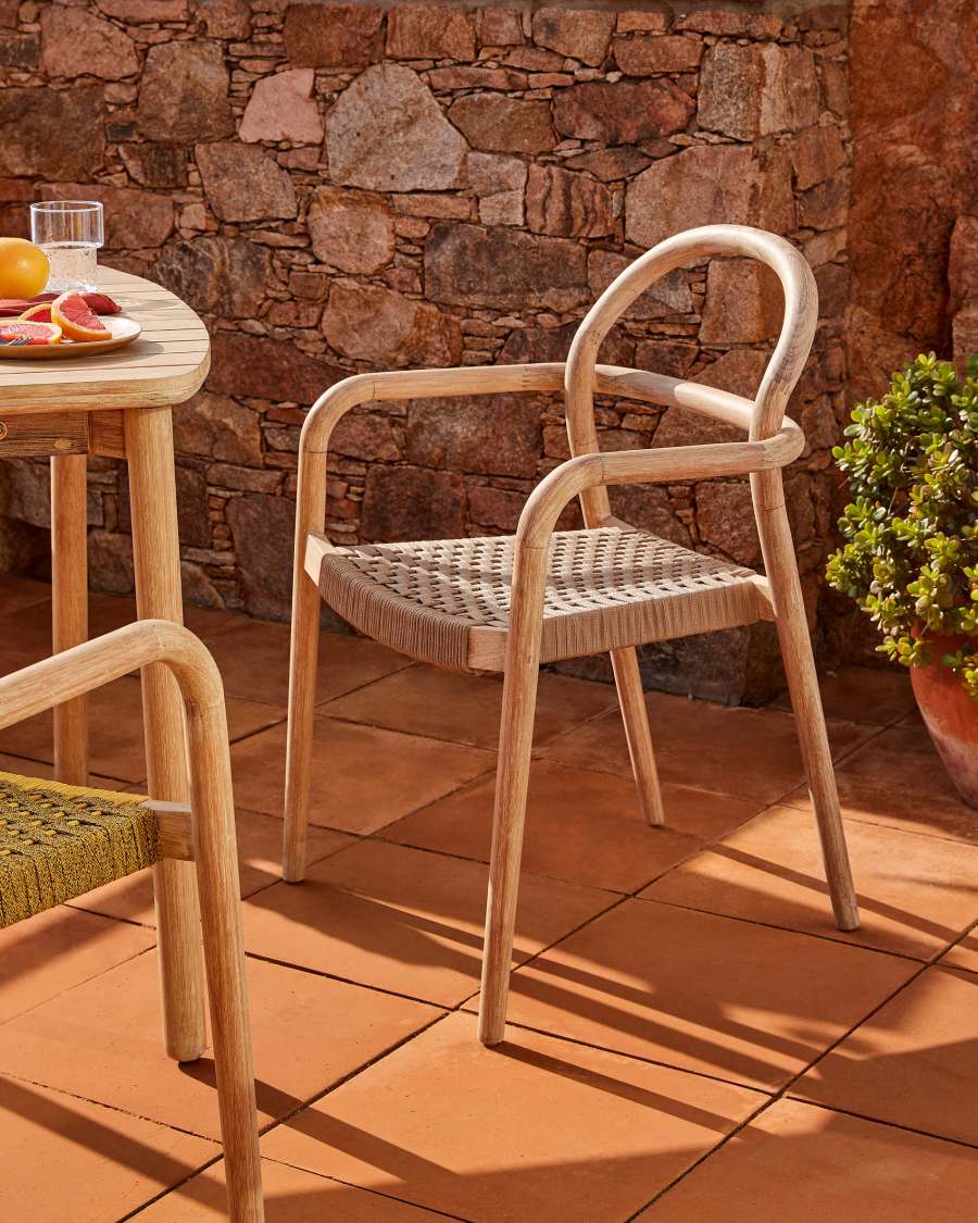 Sheryl stackable chair in solid eucalyptus and beige rope FSC 100%