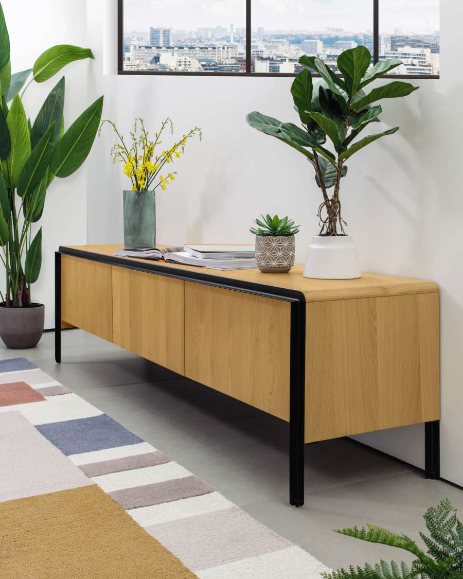 Έπιπλο τηλεόρασης Nadyria, 3 πόρτες σε δρύινο καπλαμά και ατσάλι σε μαύρο βαμμένο φινίρισμα, 180x50εκ