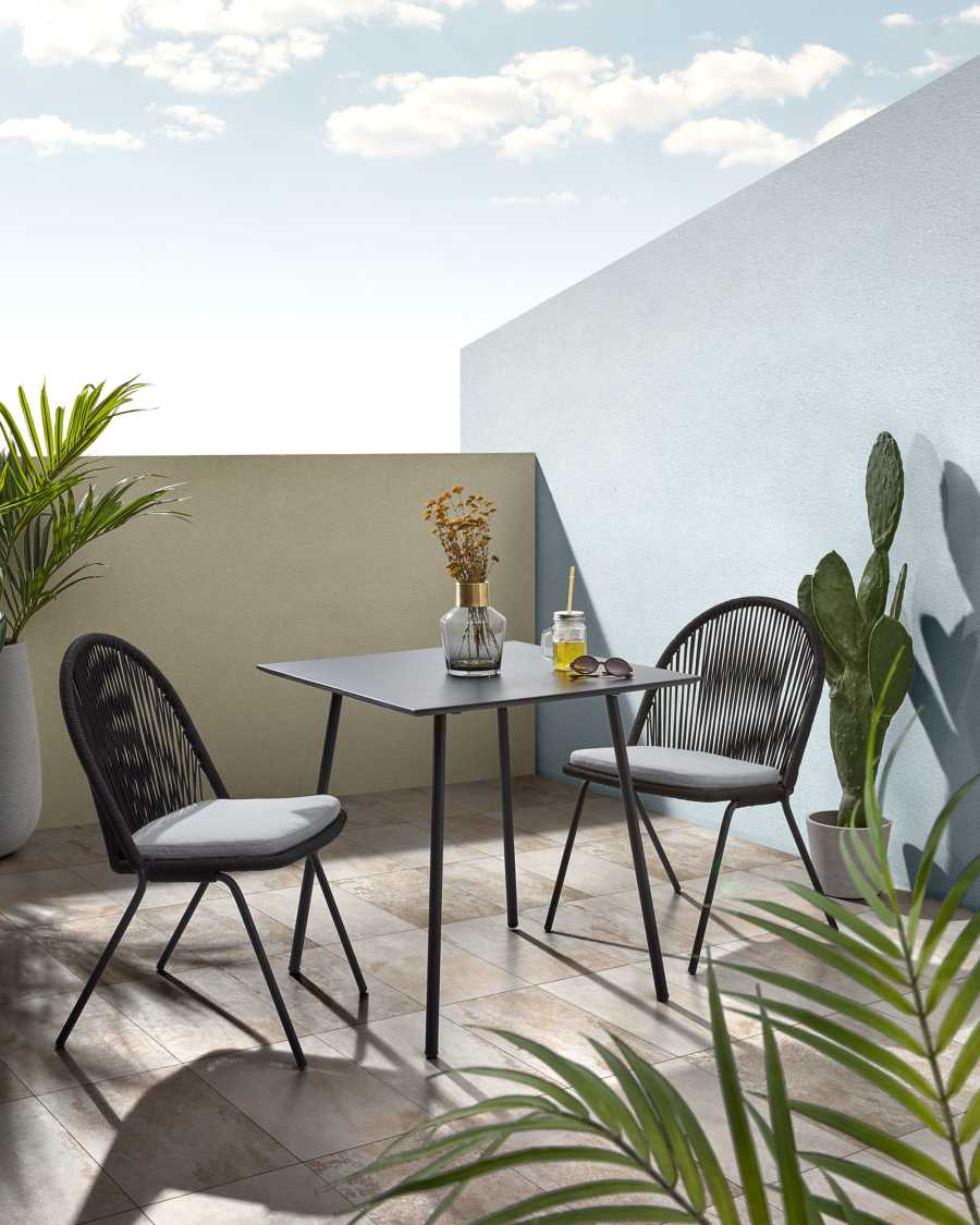 Mathis cement fibre with steel legs with black finish 75 x 75 cm