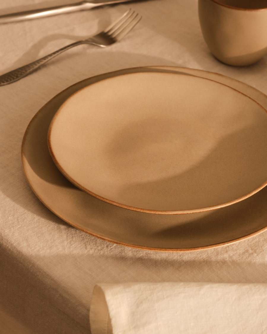 Banyoles ceramic dinner plate in brown