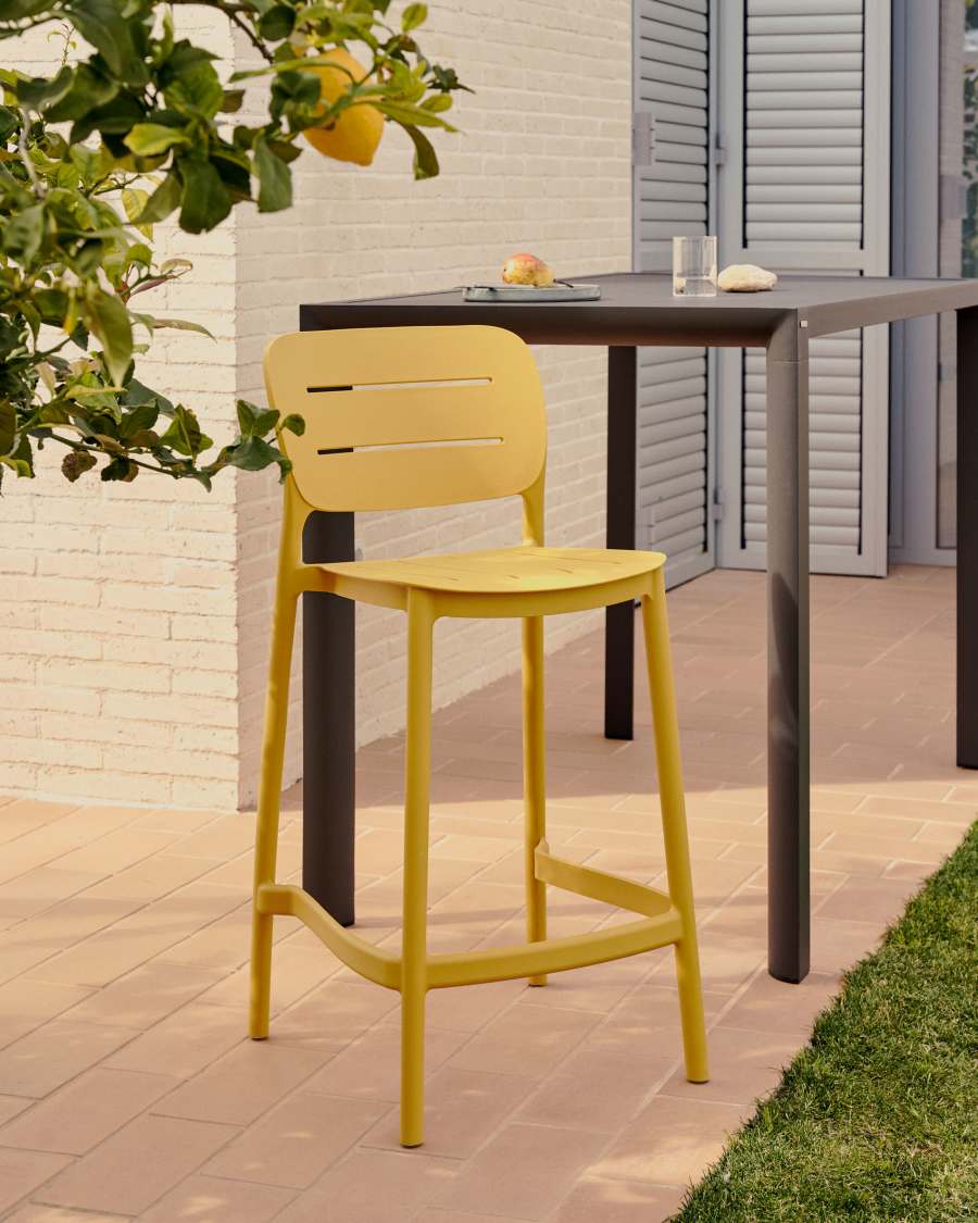 Morella stapelbarer Outdoor-Hocker aus Kunststoff in Senfgelb Höhe 75 cm