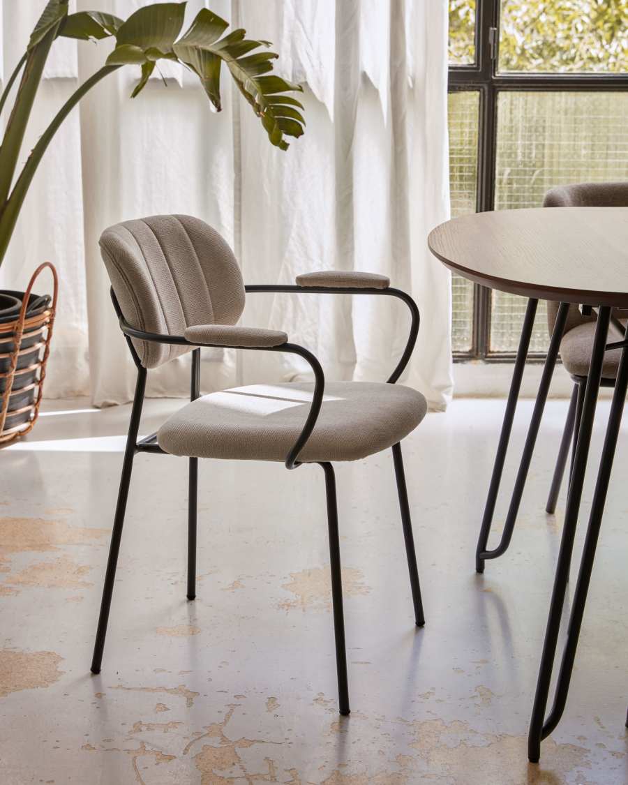 Auxtina stoel beige chenille en staal in zwart