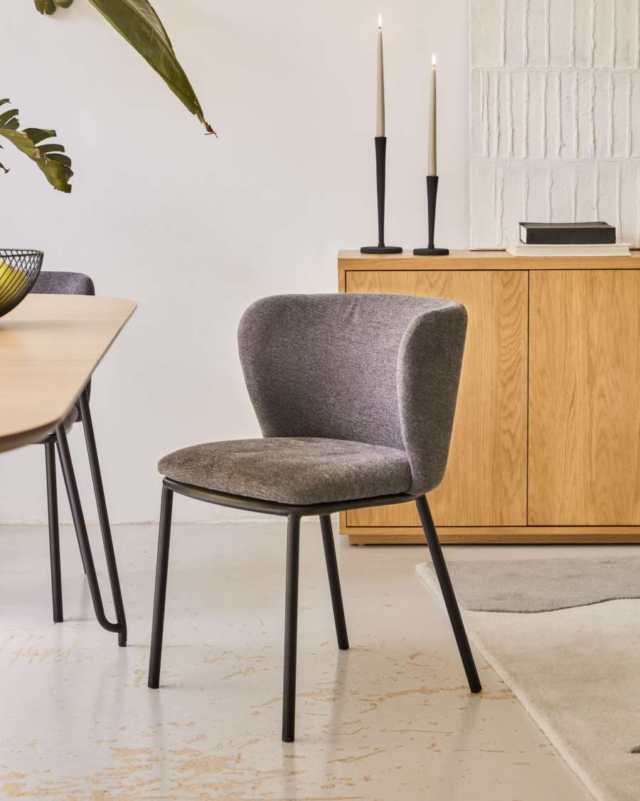 Cadira Ciselia de xenilla gris fosc i potes d'acer en acabat negre FSC Mix Credit