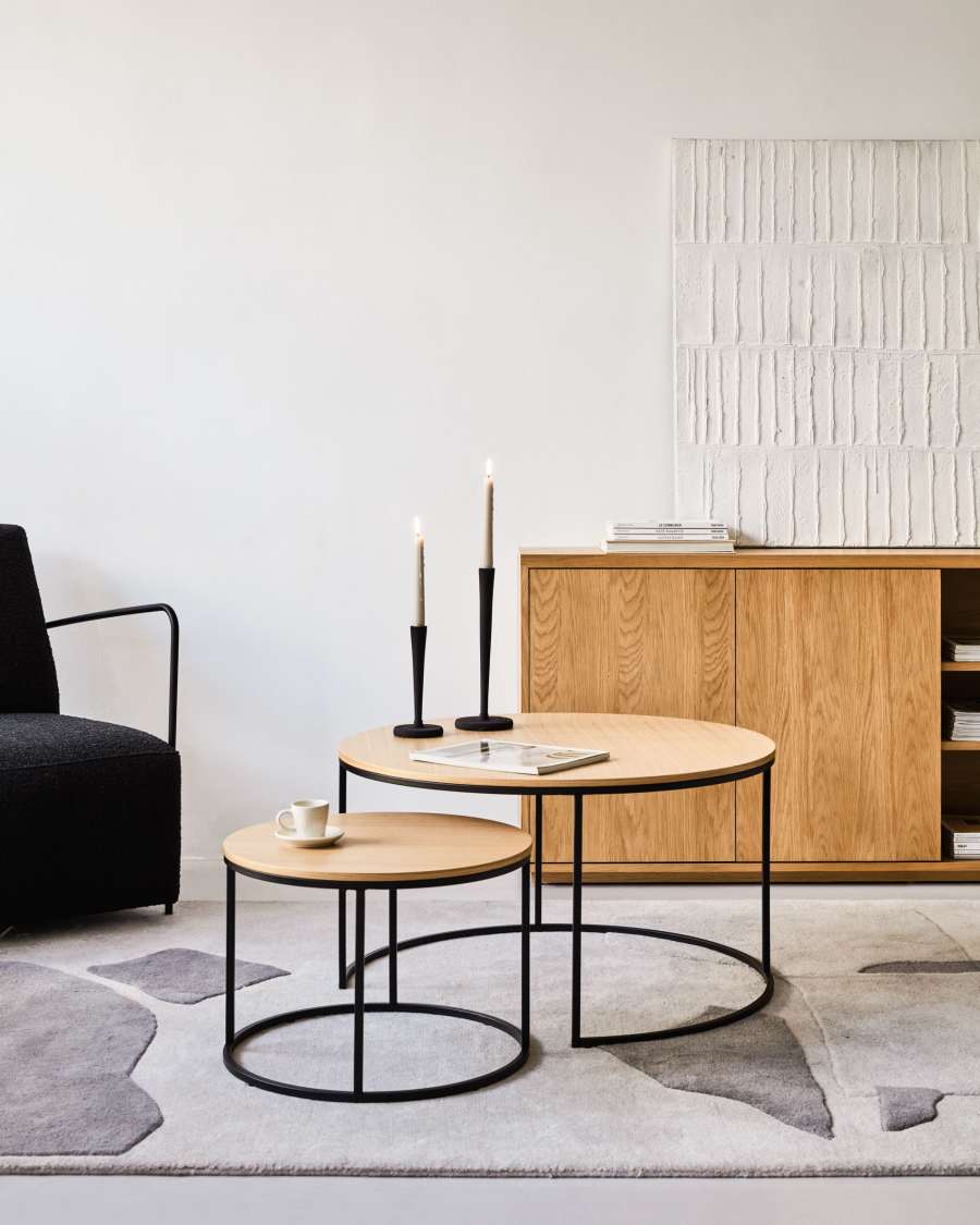 Set Yoana di 2 tavolini impiallacciati rovere e metallo verniciato nero Ø 80 cm/Ø 50 cm
