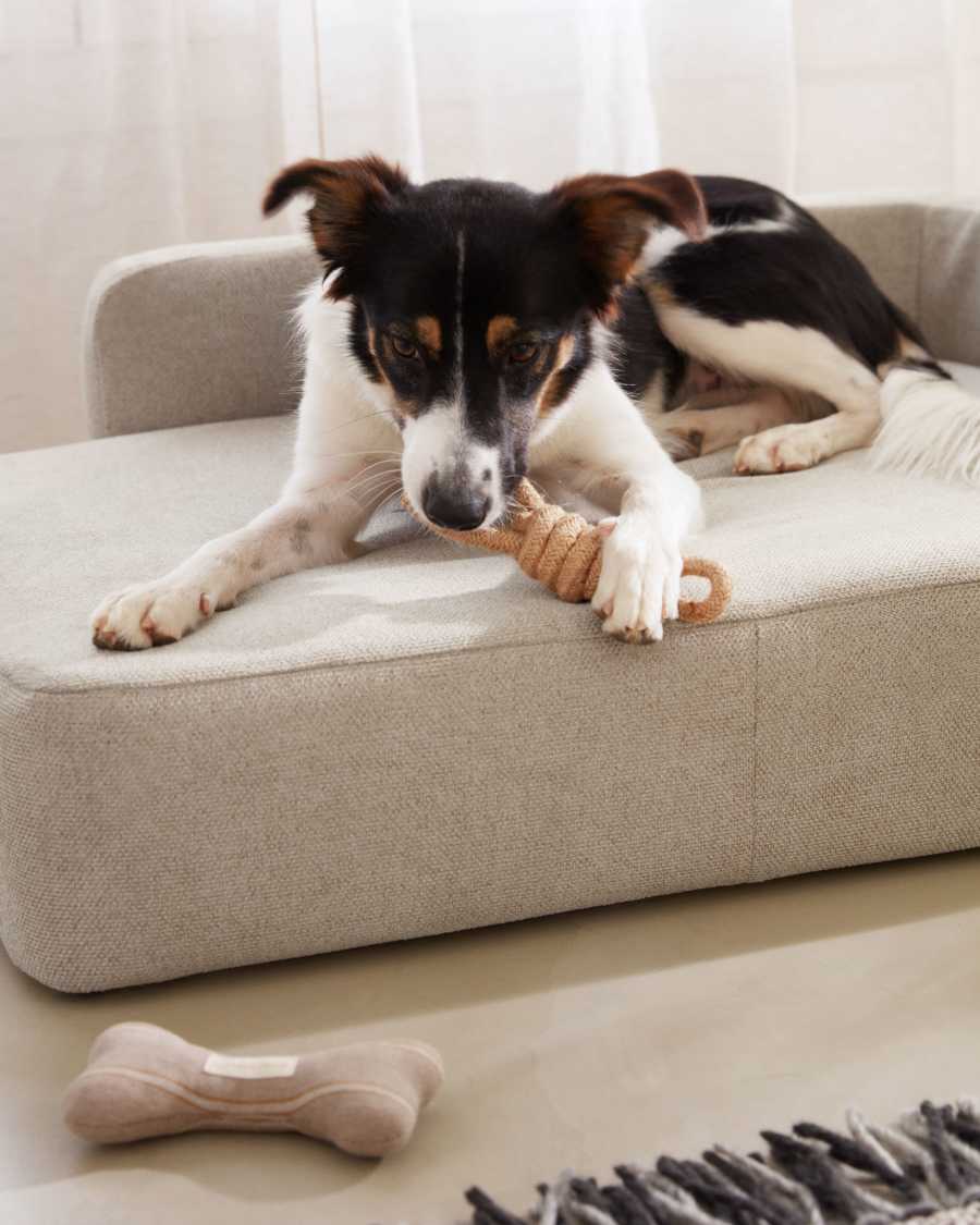 Bowie large bed for pets in beige 73 x 98 cm