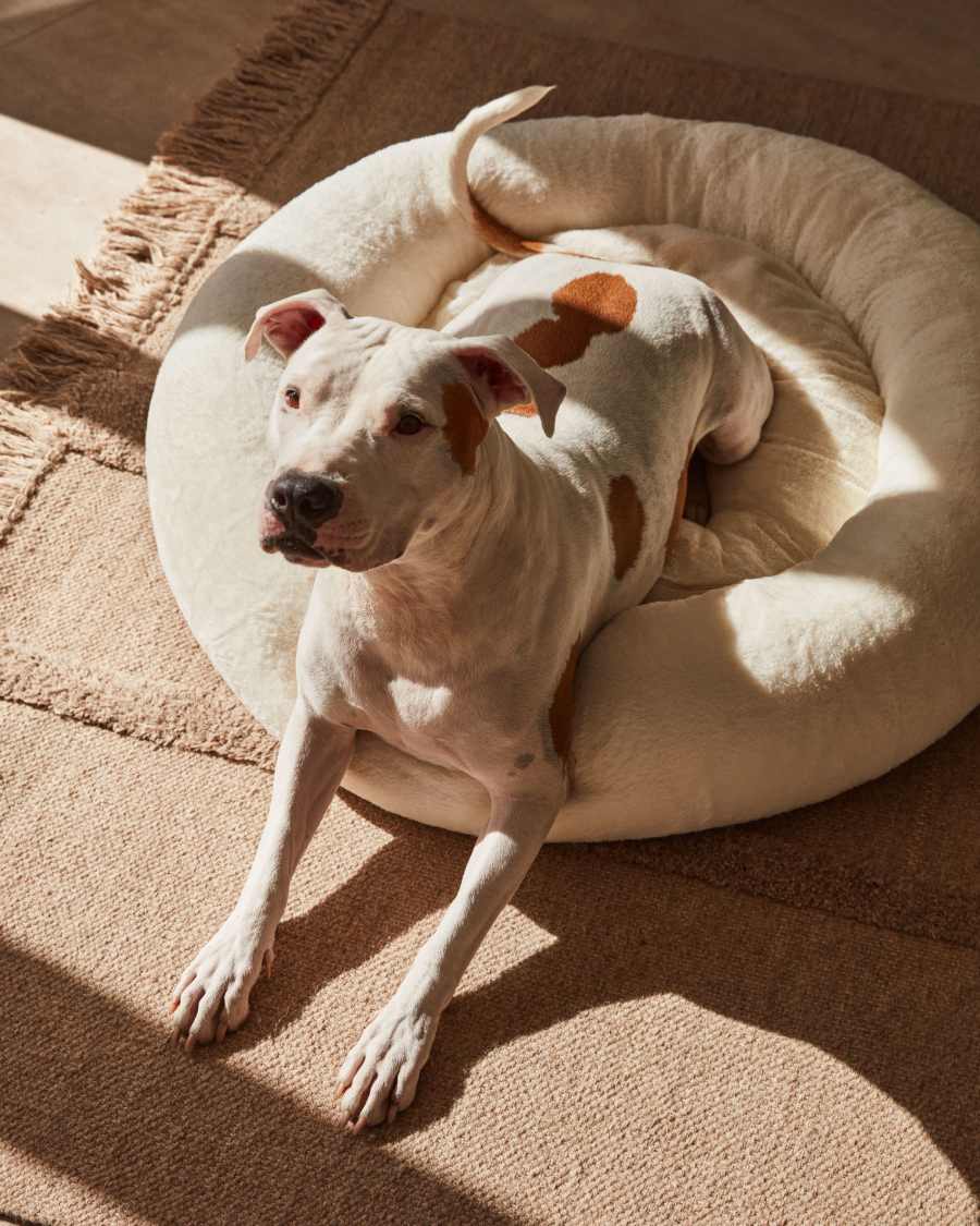 Woopy large round bed for pets with with white fur Ø 90 cm