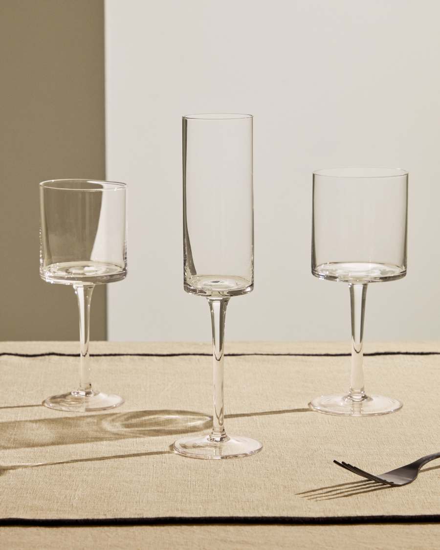 Yua wine glass made from transparent glass, 20 cl