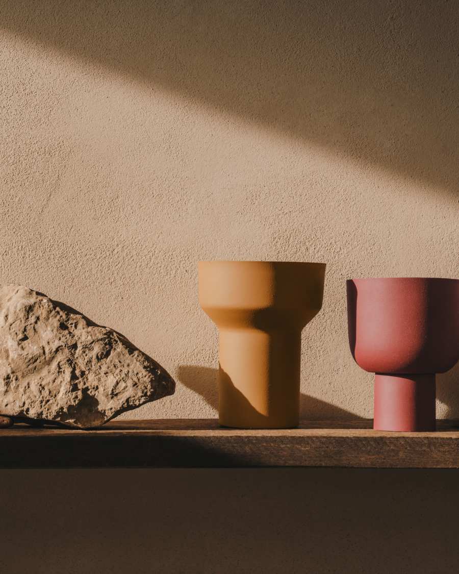 Vase en métal Fontclara jaune moutarde 25 cm