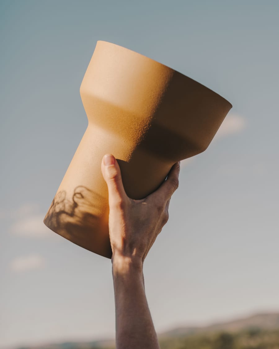 Vase en métal Fontclara jaune moutarde 25 cm