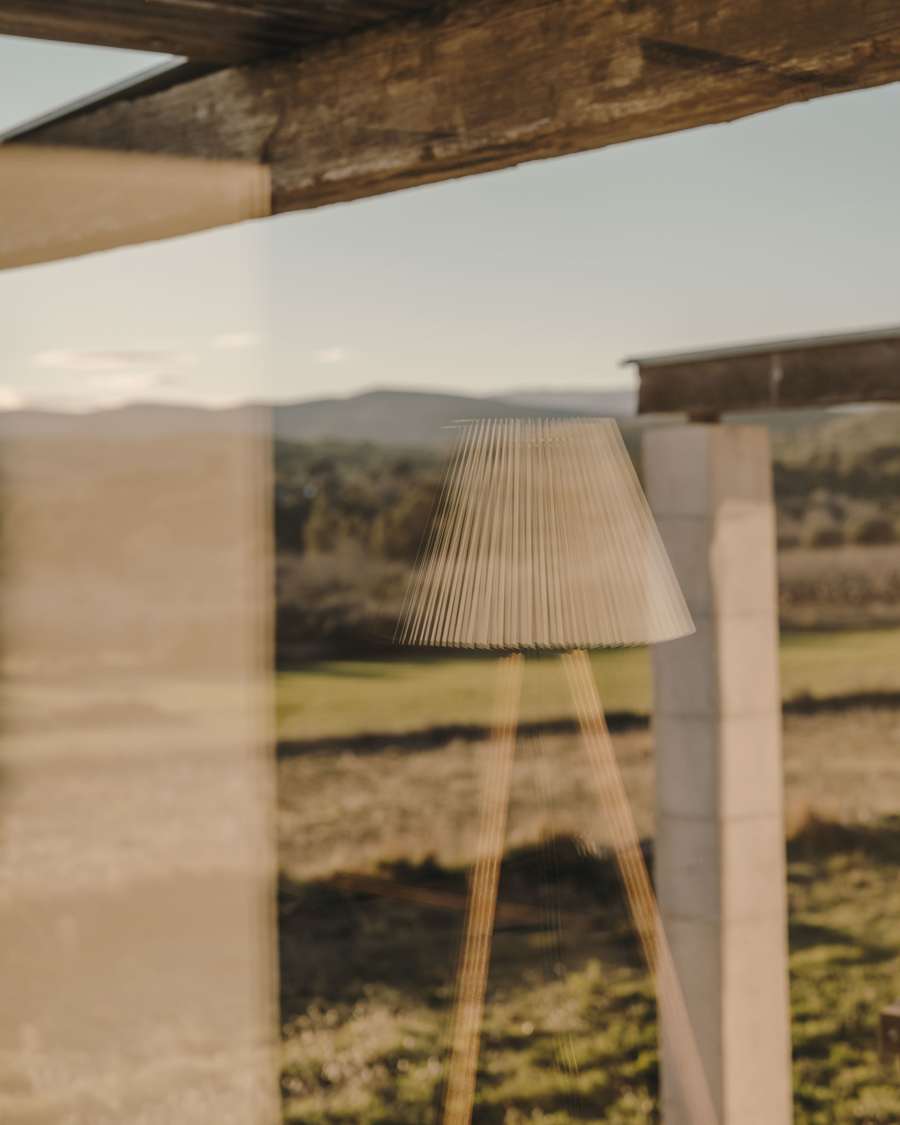 Lampadaire Benicarlo en bois d'hévéa finition naturelle et beige prise UK