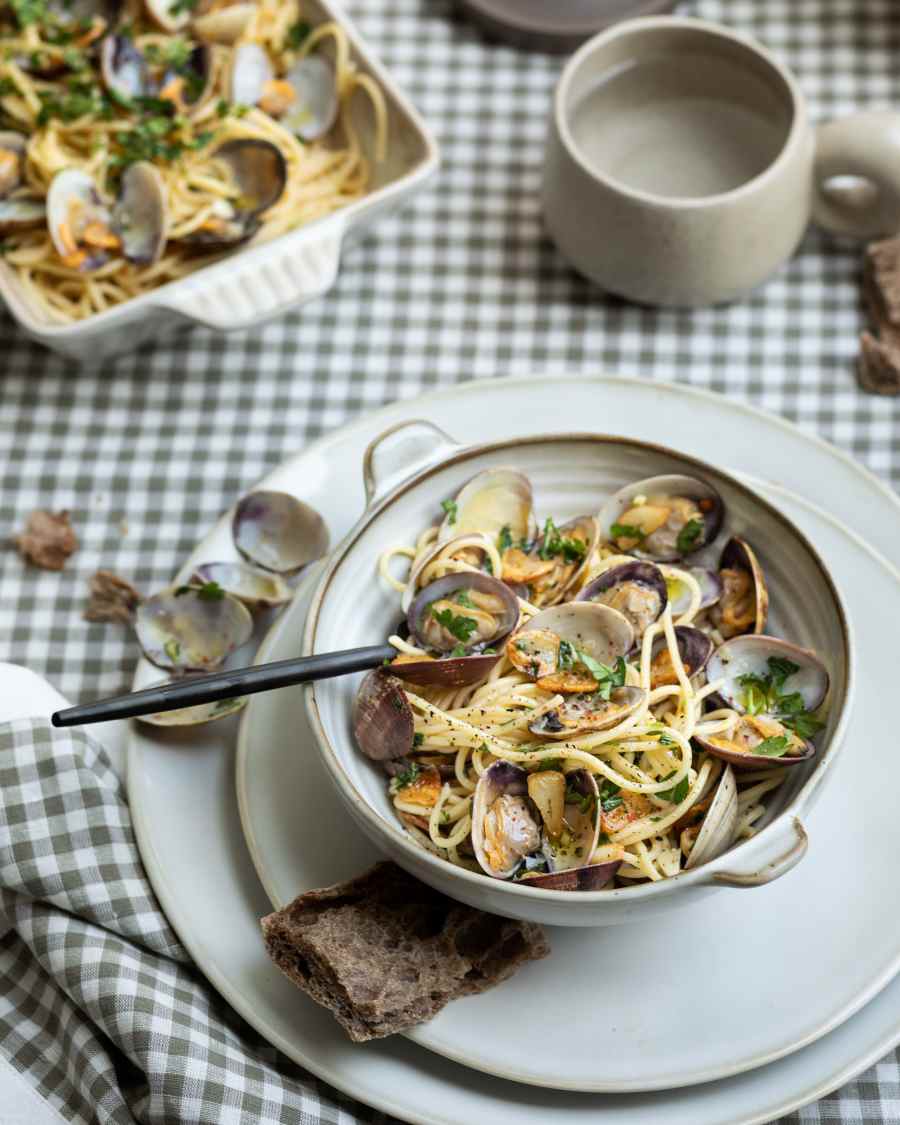 Portbou ceramic bowl in white