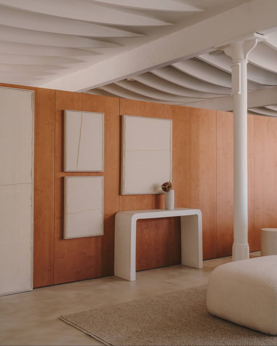 Maha white wall hanging with horizontal line 52 x 72 cm