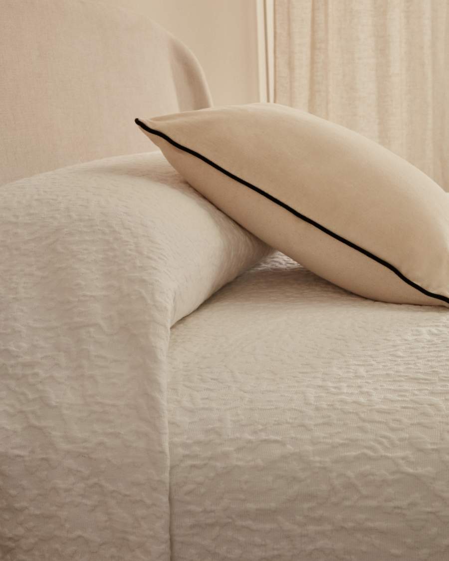 Marimurtra quilt, 100% white cotton, 180 x 250 cm