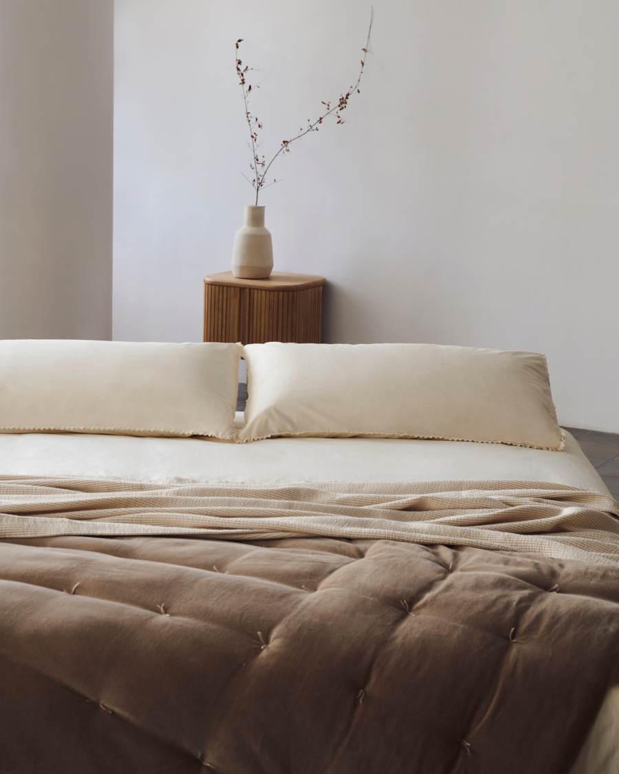 Ofelia base with ecru removable cover and solid beech wooden legs for a 160 x 200 cm mattress