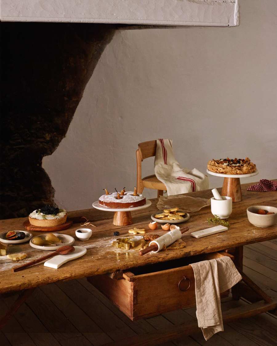 Cinderella pestle and mortar in white marble and wood