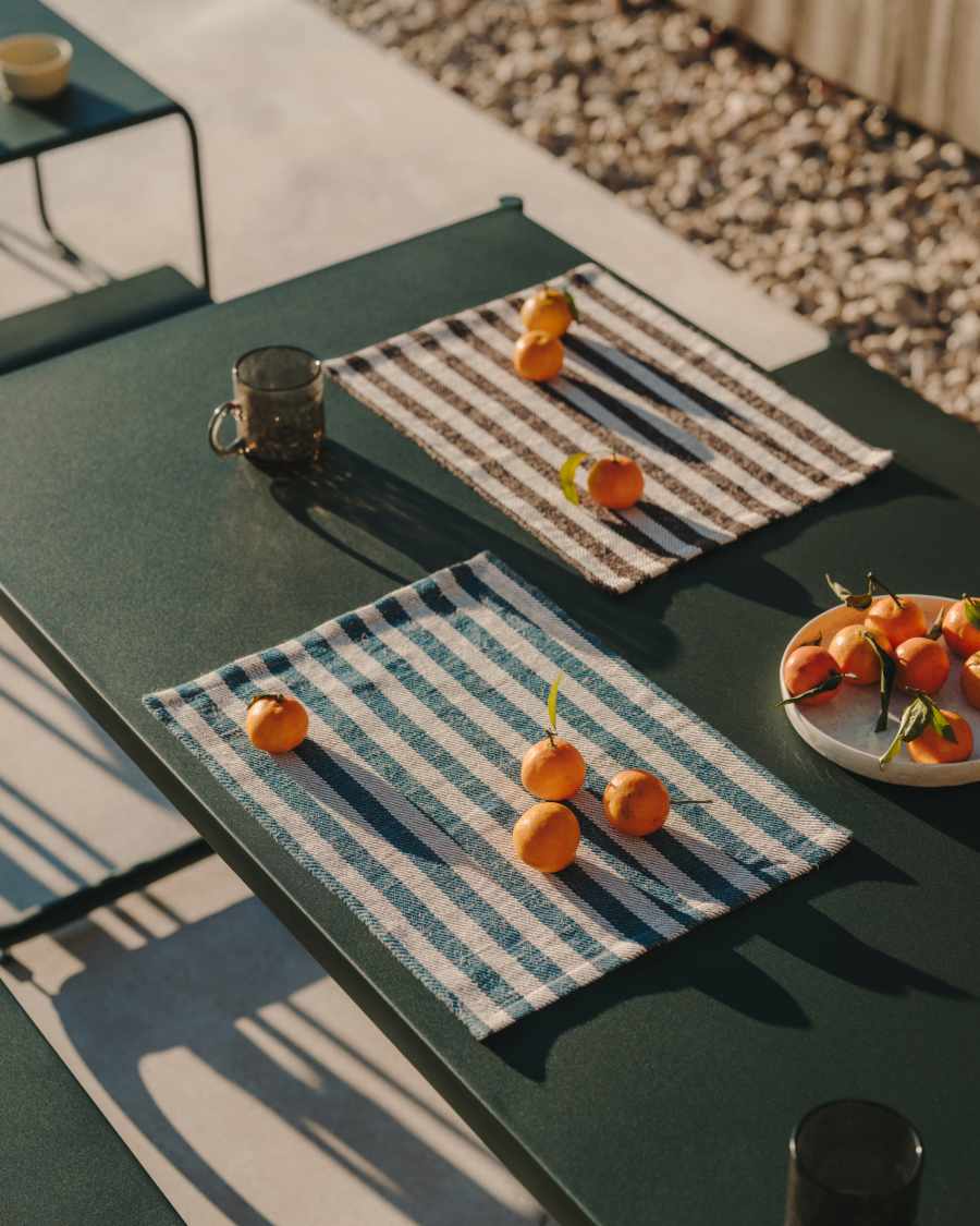 Selvana 2 individual cotton table mat set with beige and green stripes