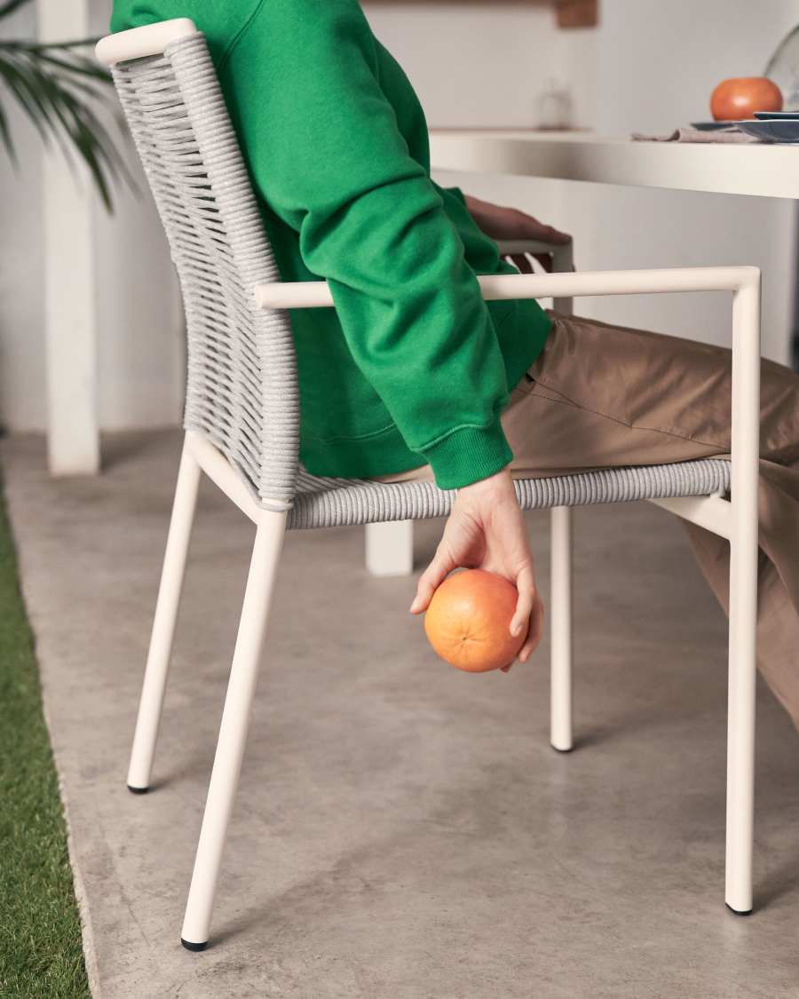 Stapelbarer Gartenstuhl Culip aus Seil und Aluminium in Weiß