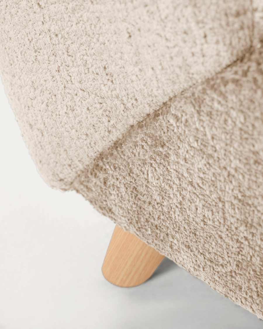 Meghan fauteuil in beige chenille en hout met natuurlijke afwerking
