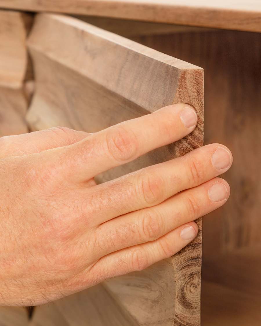 Creenza Delsie 3 ante in legno massello di acacia e acciaio verniciato nero 147 x 81 cm