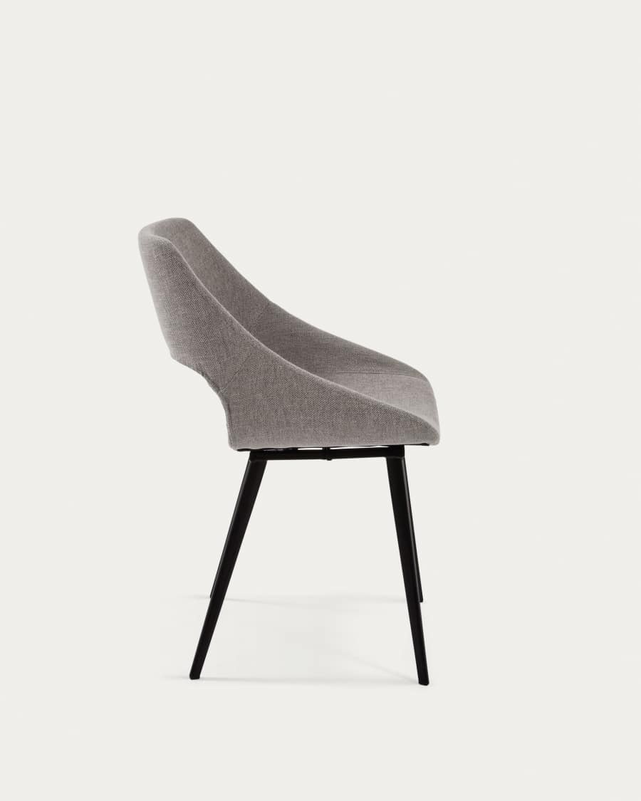 Sedia Hest grigio chiaro e gambe in acciaio finitura nera