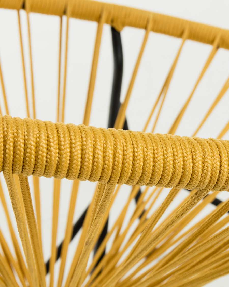 Samantha Sessel senfgelb