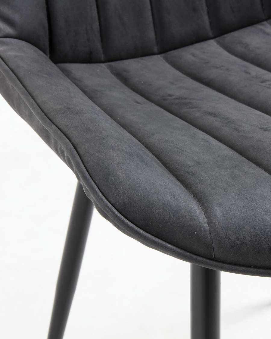 Krzesło Janis ciemnoszara sztuczna skóra i stalowe nogi z czarnym wykończeniem