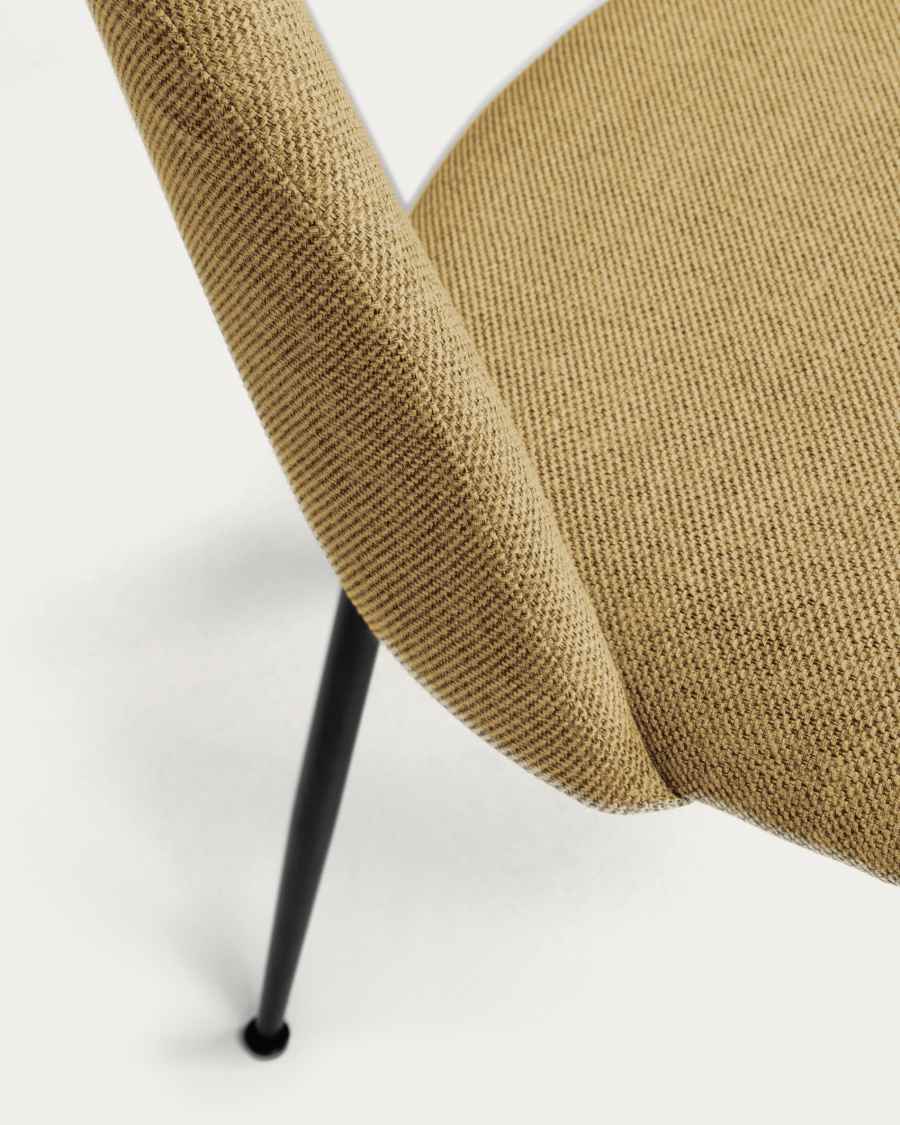 Chaise Mahalia moutarde et pieds en acier peint en noir FSC 100%