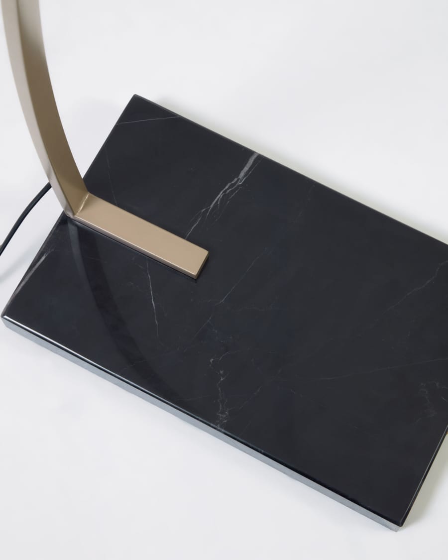 Candeeiro de pé Juhe metal dourado e mármore preto