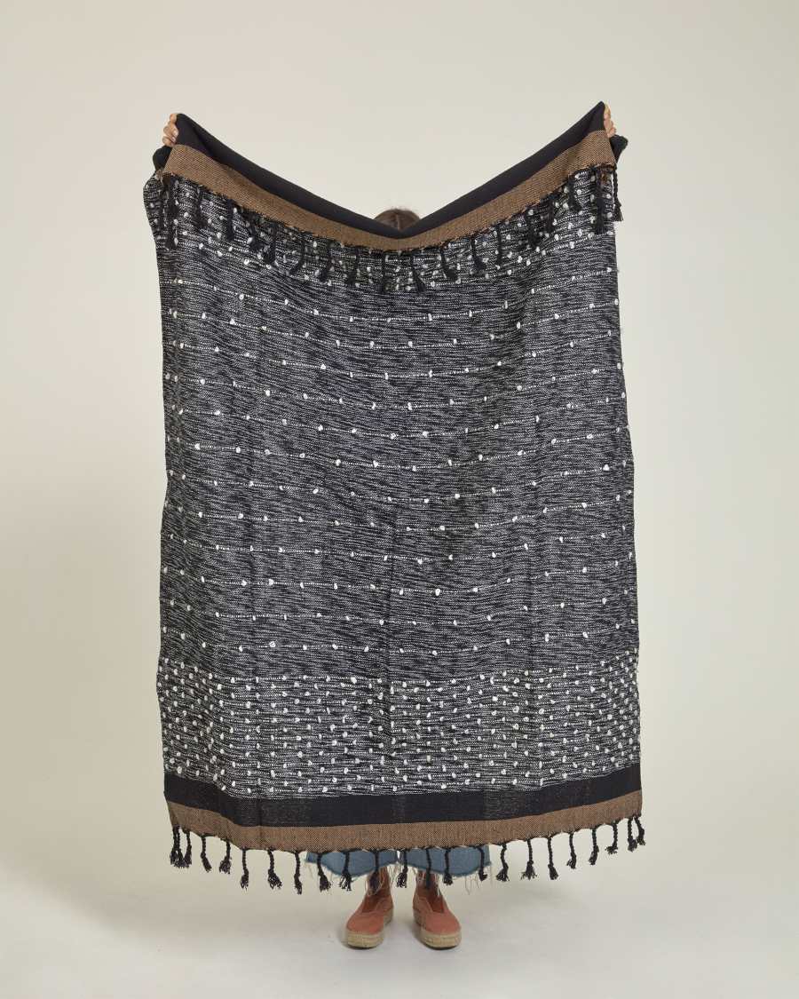 Manta Gravel algodón marrón y negro 130 x 170 cm