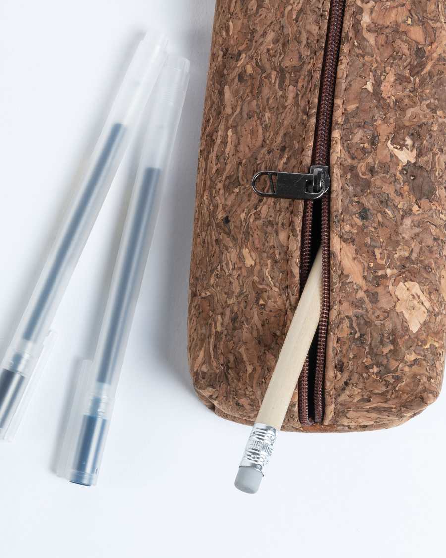 Federpennal Foa dunkler Kork mit Reissverschluss