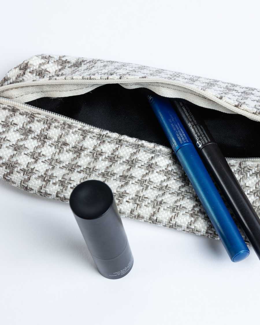 Estuche Foa de tela beige con estampado topo con cremallera