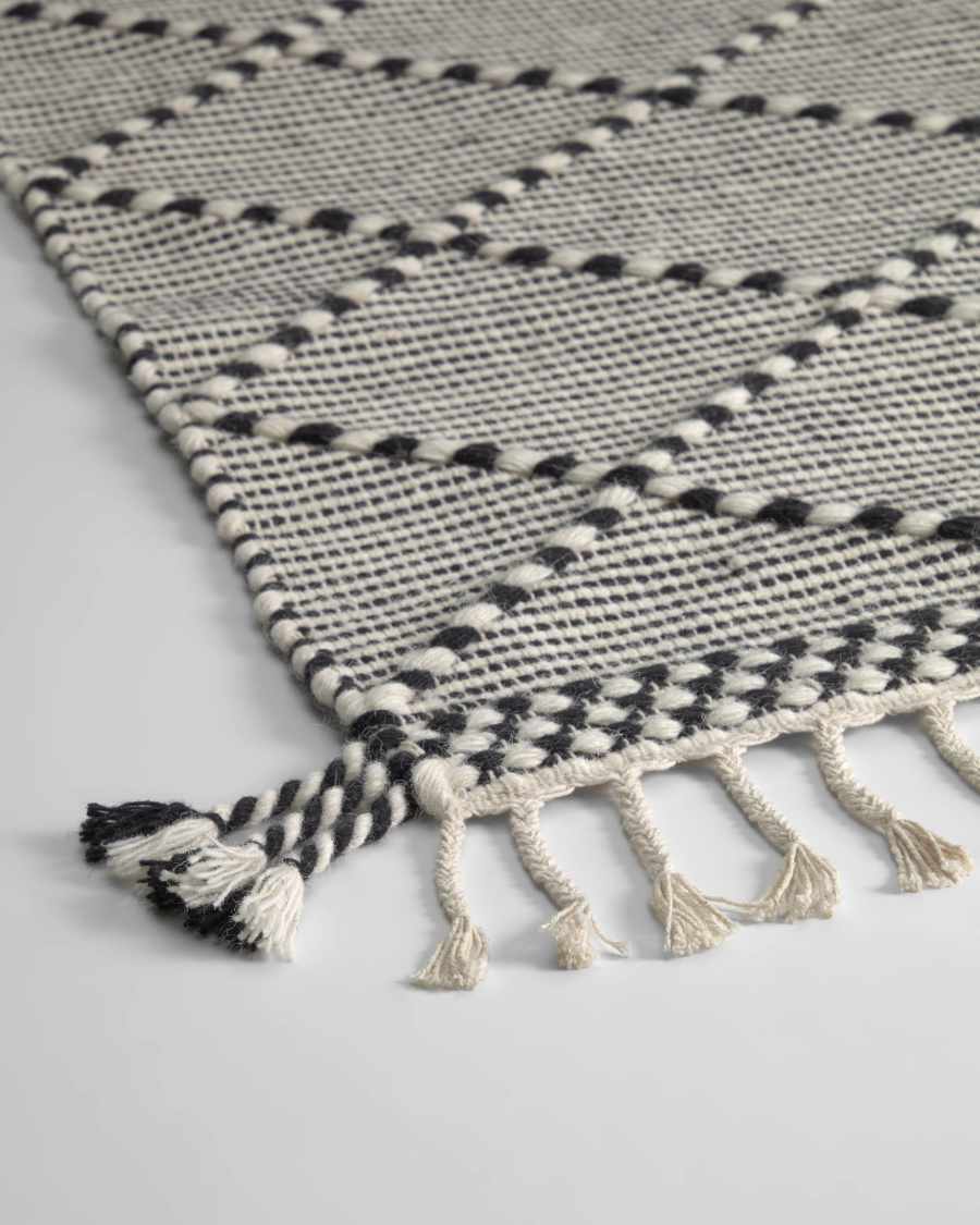 Nurit black rug 60 x 90 cm