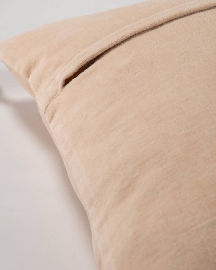 Carmin 100% cotton cushion cover in pink velvet with tassels, 45 x 45 cm