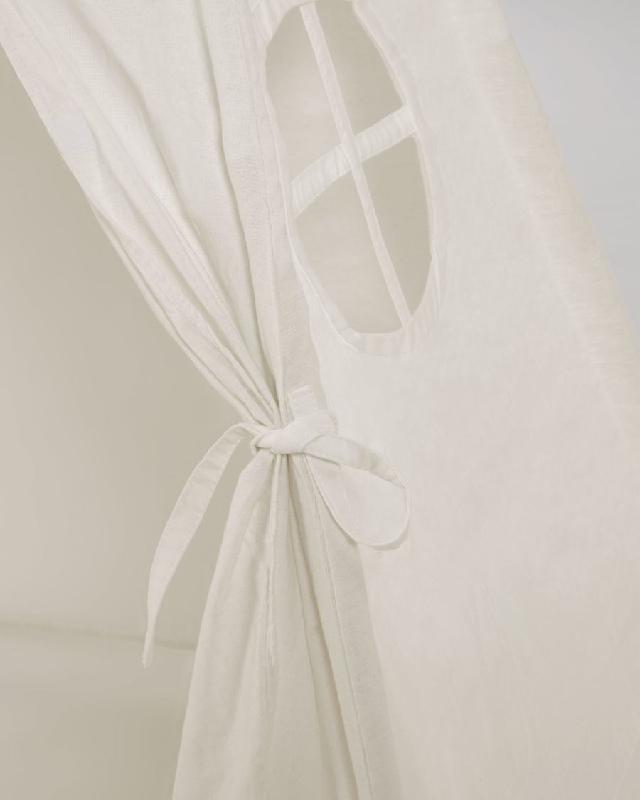 Darlyn 100% white cotton tipi with solid pine wood legs