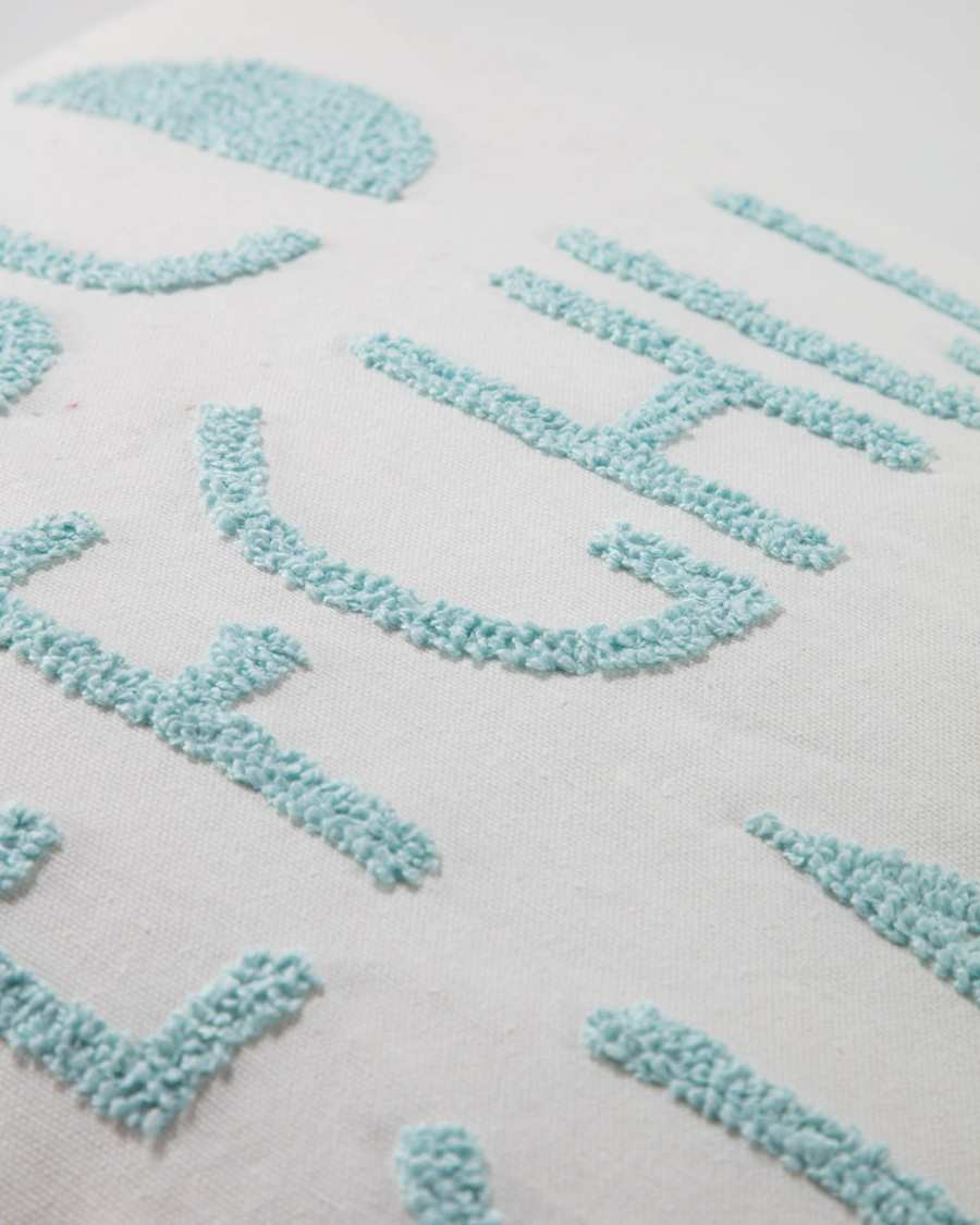 Funda coixí Keila 100% cotó blanc abecedari blau 45 x 45 cm