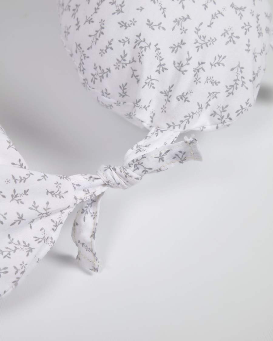 Yamile Stillkissen 100% Bio-Baumwolle (GOTS) weiß mit grauen Blättern