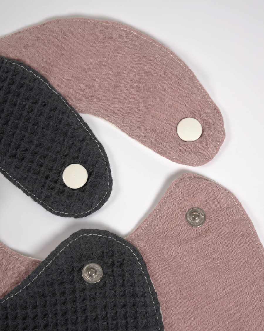 Set of two 100% organic cotton (GOTS) Marinet bibs in pink and blue