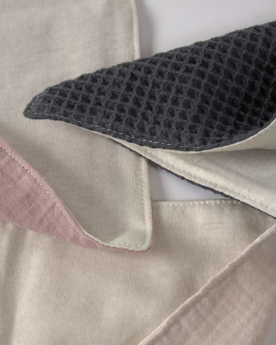 Set of 3 100% organic cotton (GOTS) Indi towels in pink, beige, and grey