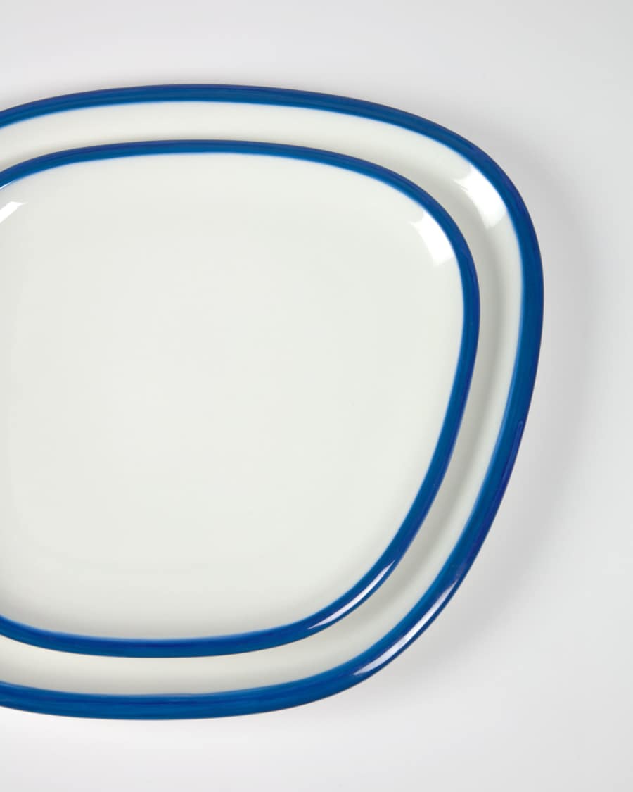 Plat pla Odalin de porcellana blanca i blava