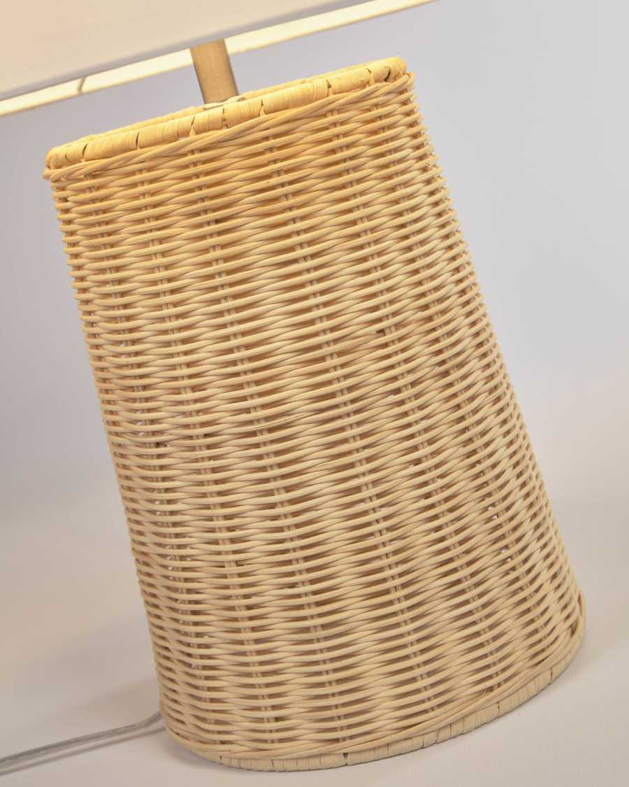 Kimjit table lamp in rattan with natural finish1
