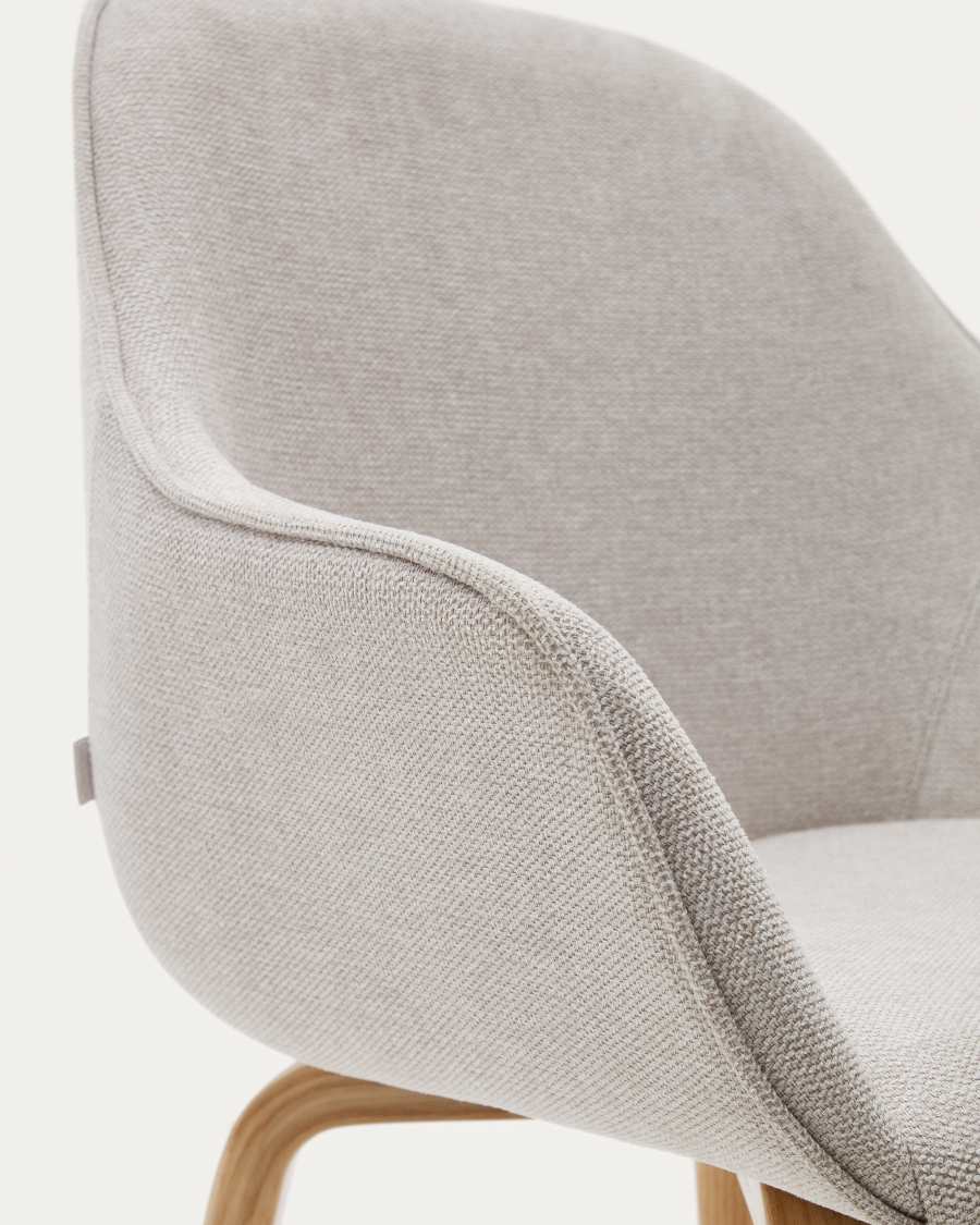 Aleli Stuhl mit Chenille in Beige Beine aus massivem Eschenholz mit natürlichem Finish