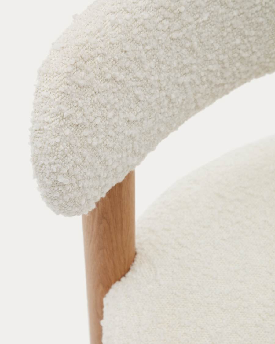 Nebai chair in white bouclé and solid oak wood structure with natural finish