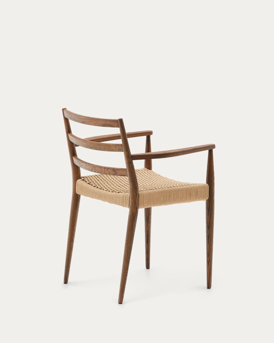 Chaise Analy avec accoudoirs en bois de chêne, finition noyer assise en corde FSC 100 %