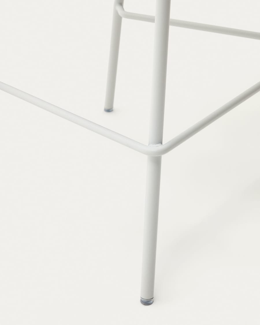 Zunilda Hocker aus beigefarbenem Chenille und Stahl mit mattweißem Finish Höhe 65cm FSC 100%