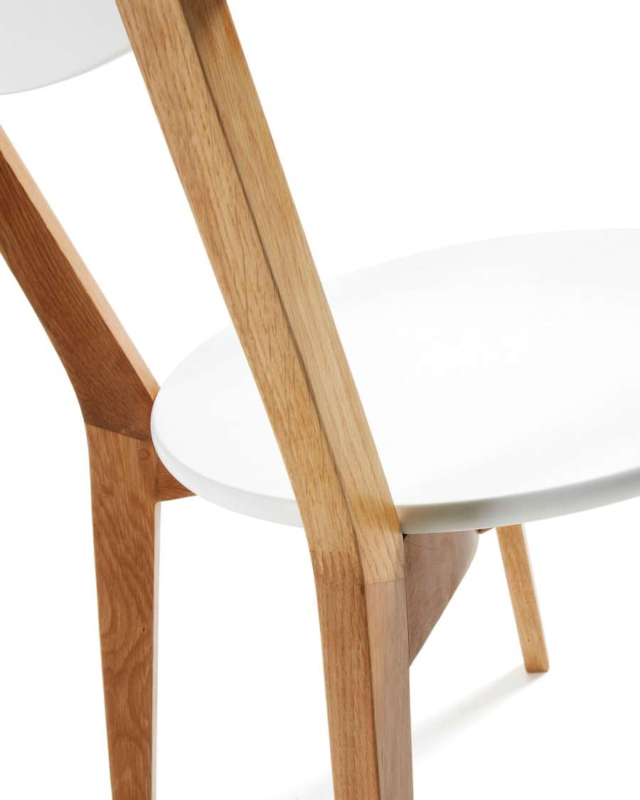 Areia white lacquered melamine and solid oak chair