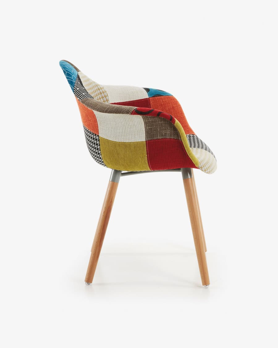 Chaise Kevya en patchwork multicolore et pieds en bois de hêtre