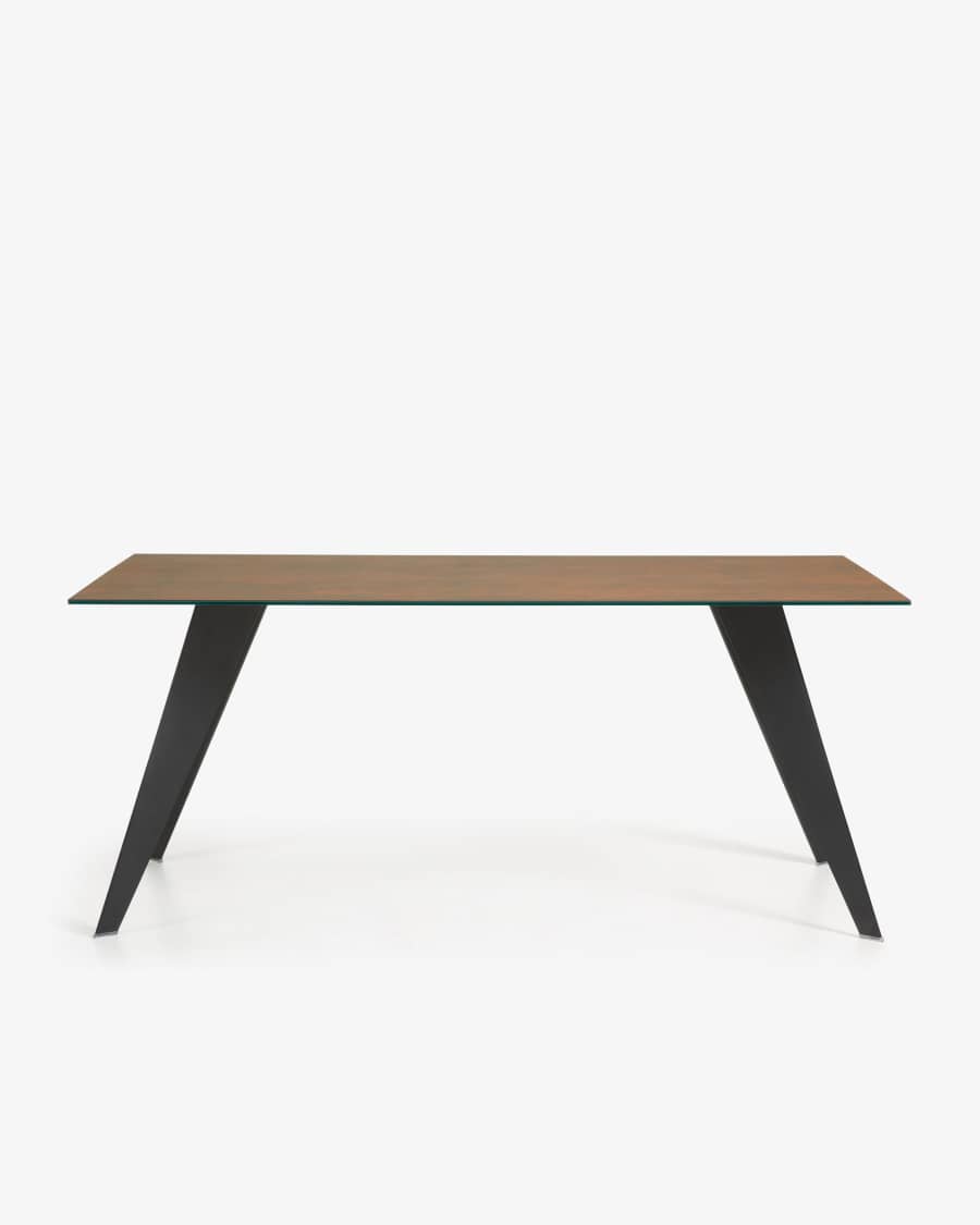 Table Koda en grès cérame finition Iron Corten et pieds en acier noir 180 x 100 cm